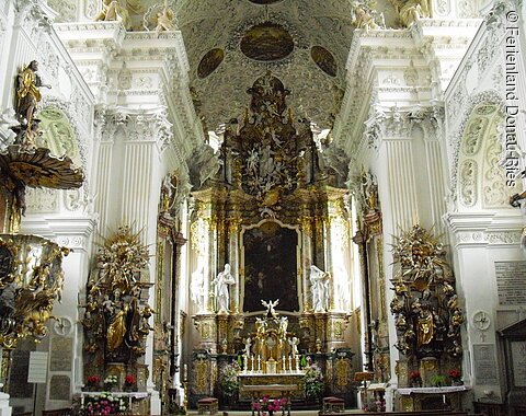 St. Johannes Baptist Innenansicht ehem. Klosterkirche in Allmanshofen-Holzen