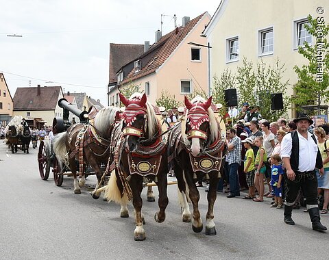 Festumzug zum historischen Stadtfest Monheim