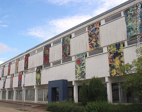 KunstMuseum Donau-Ries Kosmosfahnen von Annette Steinacker-Holst beim Kunstpfad 2019