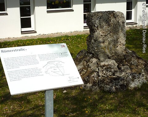 Steinblock und Infotafel Römerstraße Römerstraße Maihingen-Heuberg