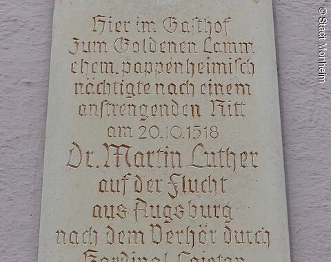 Die Luther-Gedenktafel in Monheim