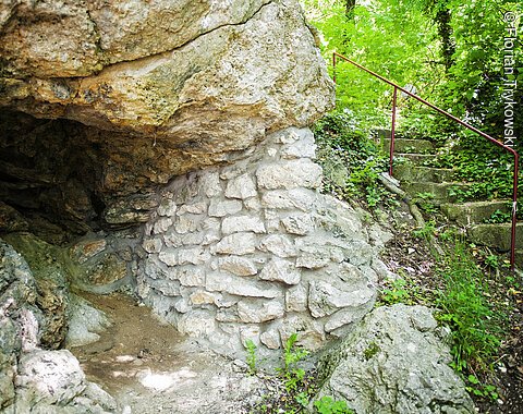 Der Treppenaufgang zum Wallersteiner Felsen.