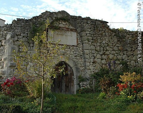 Portal der Ruine Graisbach Blick auf das Portal der Ruine Graisbach.