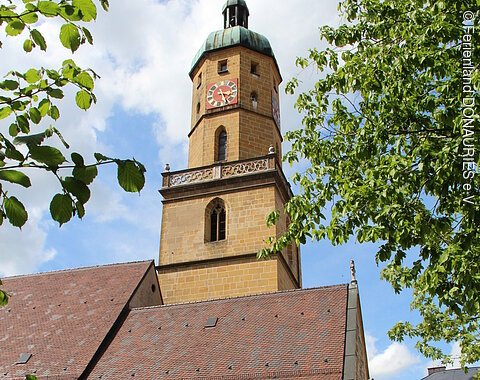 Außenansicht auf die Pfarrkirche St. Blasius