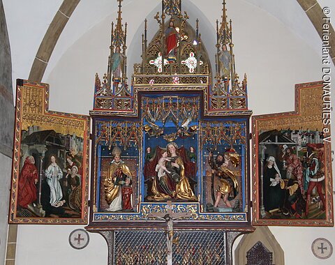 Blick auf den wunderschönen Herlinaltar mit seinen Seitenflügeln