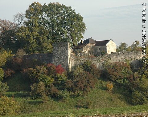 Burgruine Graisbach Gesamtansicht auf die Burgruine Graisbach