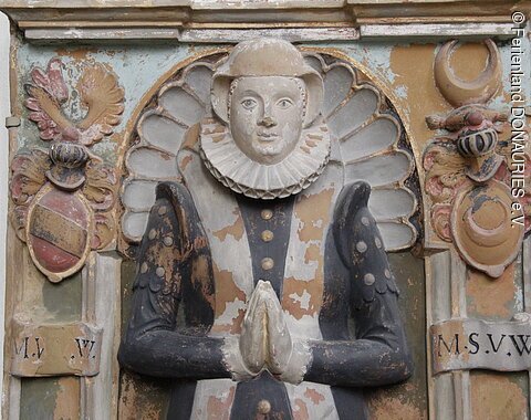 Blick auf ein Detail einer Frau aus Stein