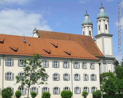 Außenansicht von Kloster Holzen Die Außenansicht von Kloster Holzen
