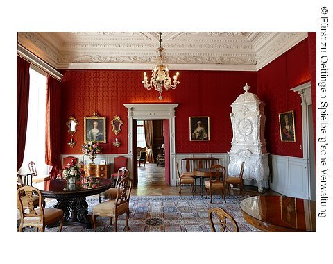 Blick in den roten Salon