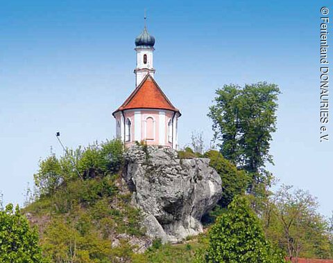Kalvarienbergkapelle Blick auf die erhöht liegende Kalvarienbergkapelle