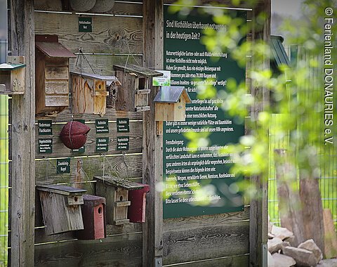 Insektenhotels im Naturlehrgarten in Rain