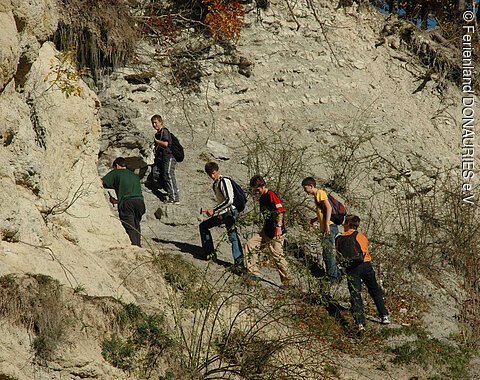 Schüler unterwegs im Steinbruch Alte Burg