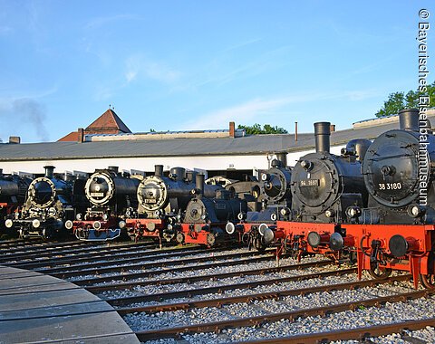 Drehscheibe im Bayerischen Eisenbahnmuseum in Nördlingen Die große Drehscheibe mit verschiedenen Loken im Bayerischen Eisenbahnmuseum