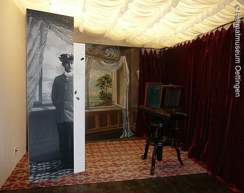 Fotoatelier im Heimatmuseum in Oettingen Blick in ein Fotoatelier mit alter Kamera anno dazumal