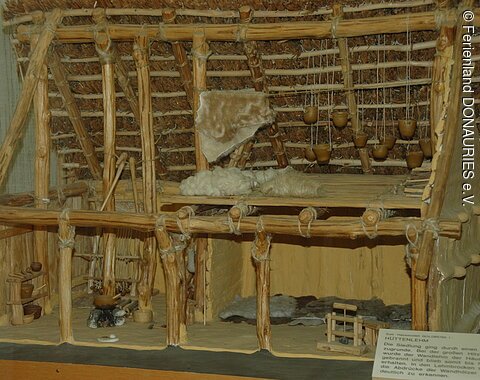 Hölzernes Hüttenmodel im Goldbergmuseum