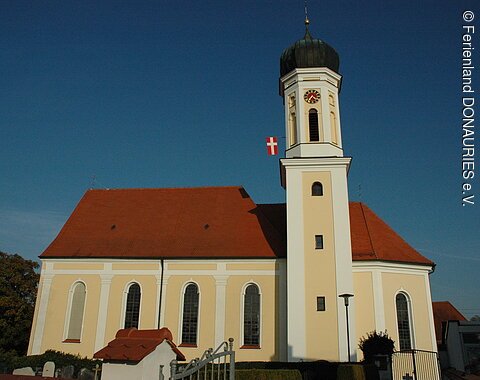 Blick auf die Pfarrkirche Mariä Himmelfahrt