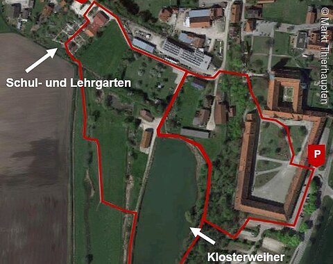 Luftbild Lageplan des Klosterweihers (mitten im Bild), des Schul- und Lehrgarten (links oberhalb im Bild) und der Auerochsenweide (links neben dem Klosterweiher)