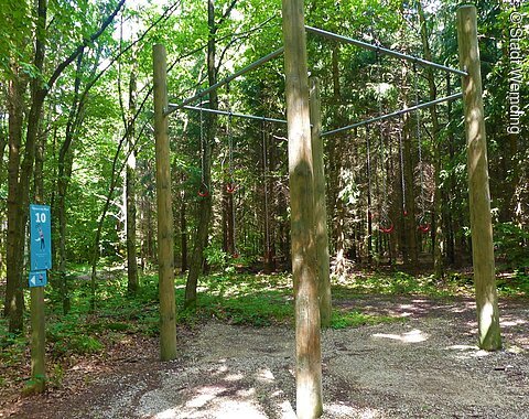 Klettergerüst auf dem Trimm-dich-pfad