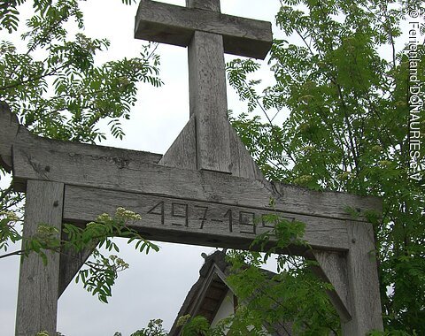 Zugangstor zur Rekonstruktion einer christlichen Kapelle aus der Zeit um 600 nach Christus