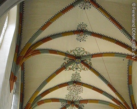 Kreuzrippengewölbe St. Salvator, Nördlingen Blick auf das Kreuzrippengewölbe