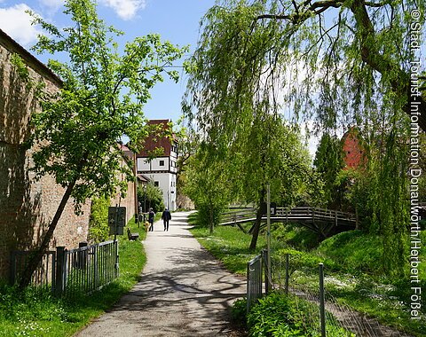 Donauwörth - Vom Heilig Kreuz Garten zur Altstadinsel Ried an der alten Stadtmauer entlang - Onkel-Ludwig-Anlage