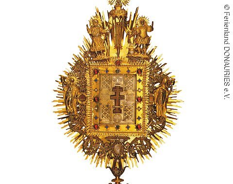 Der Kreuzpartikel, aufbewahrt in einer Monstranz.