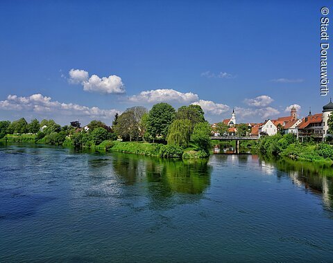 Blick auf den Donauspitz, an dem die Flüsse Donau und Wörnitz zusammenfließen.