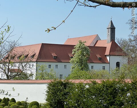 Karmelitinnenkloster Karmelitinnenkloster von außen an einem sonnigen Tag