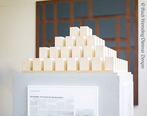 Das fertige Modell der Zeitpyramide im KunstMuseum Donau-Ries.