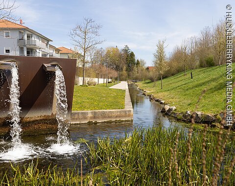 kleiner Wasserfall der in den Steglesgraben fällt
