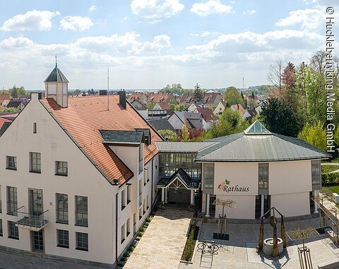 Luftaufnahme des Bäumenheimer Rathauses