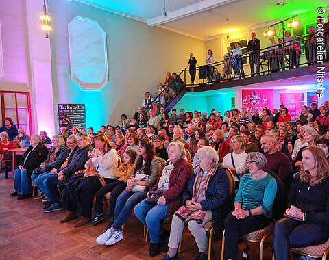 Die KulturNachtRain lädt das Publikum ein an einem Abend die Vielfalt des Kulturschaffens der Stadt Rain zu erleben.