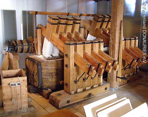 Hadernstampfwerk Ein Hadernstampfwerk im Klostermühlenmuseum in Thierhaupten