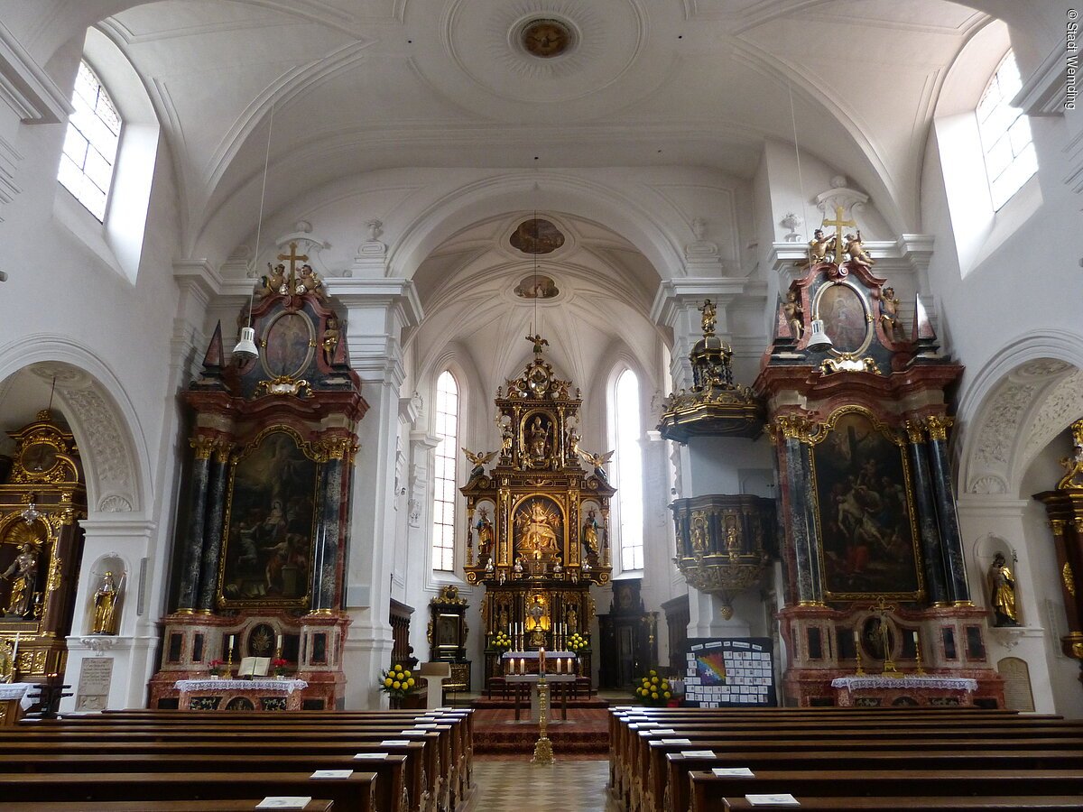 Die Stadtpfarrkirche St. Emmeram von innen