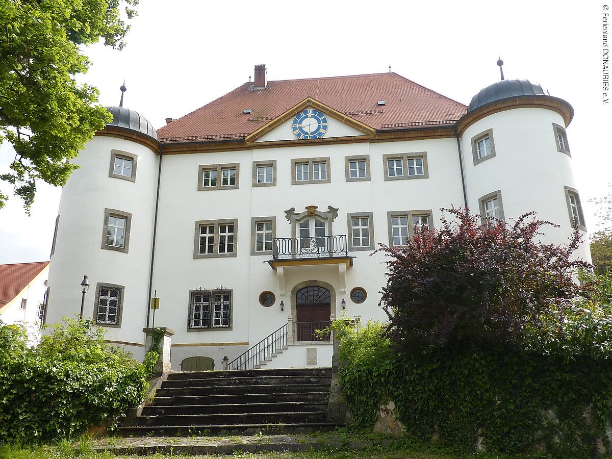 Außenansicht Deutschordensschloss Reimlingen Blick auf das Schloss in Reimlingen mit seinen beiden Ecktürmchen
