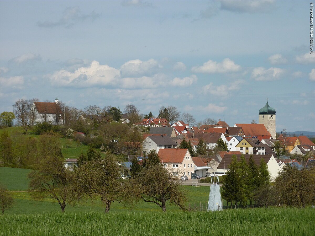 Ortsansicht Marktoffingen Blick auf Marktoffingen mit seiner Kirche rechts im Bild